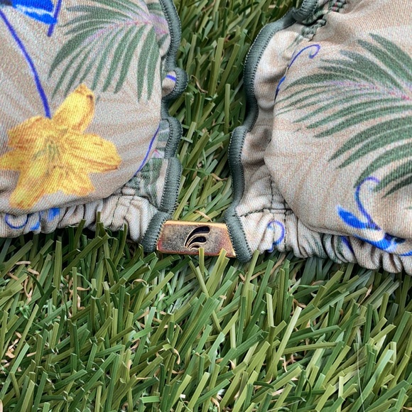 Swimwear from Brazil - Picture 3 of 3